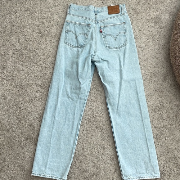 Levis - Picture 3 of 4